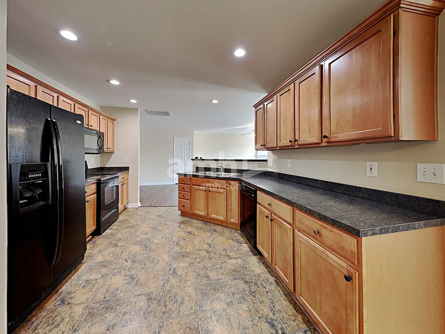 4 bed, 2.5 bath, 2248 sqft, $2,405 — Photo 4