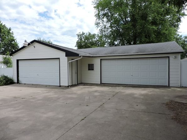 955 3rd St, Jesup, IA 50648
