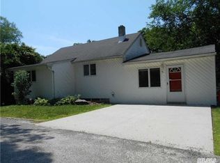 92 Palm Rd, Rocky Point, NY 11778