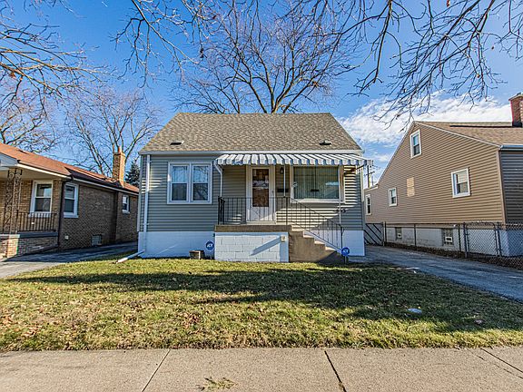 3rd image of 663 Greenbay Ave