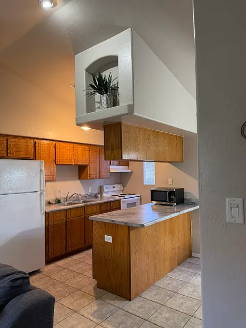 2 bed, 748 sqft, $1,650 — Photo 2