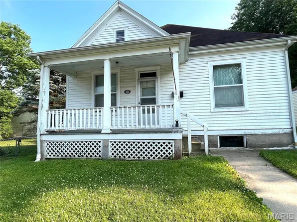 220 E Center St, Lebanon, IL 62254