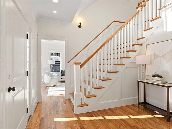 4th image of 23 Wilmington Rd