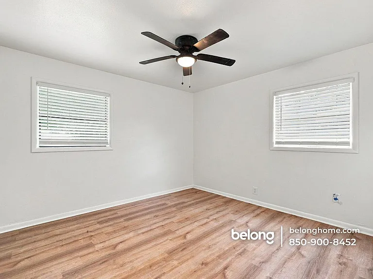6011 Greenwood Ln — Photo 11
