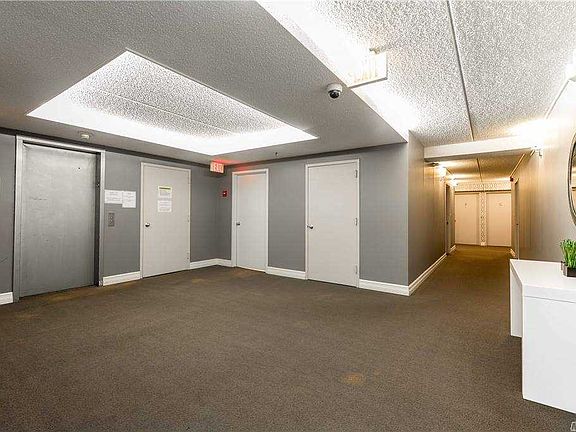 4th image of 142 Main St APT 4F