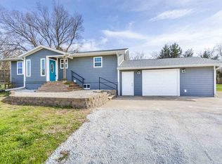 15790 Snodgrass Rd, Wamego, KS 66547