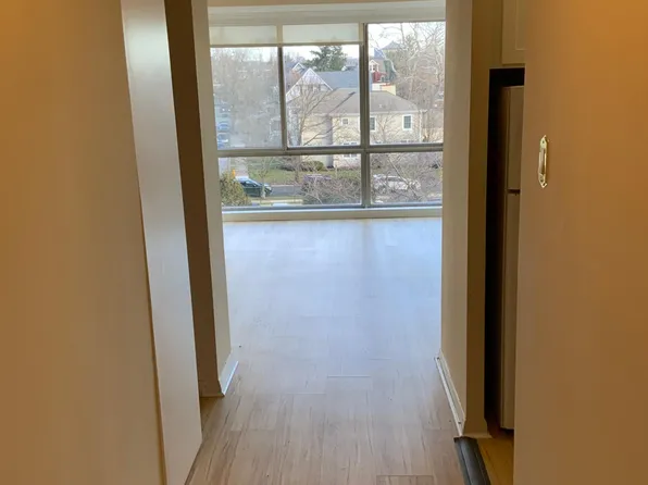 2401 Pennsylvania Ave APT 401, Wilmington, DE 19806