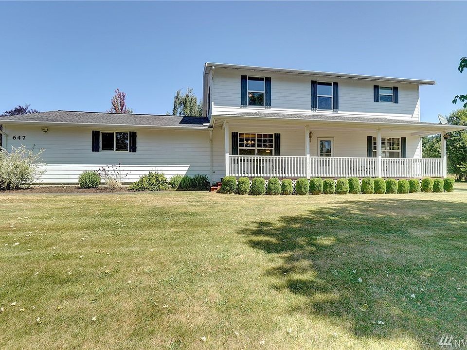 Welcome to classic country charm! This beautiful two story home is situated on a nice level lot in the lovely community of Winlock. 