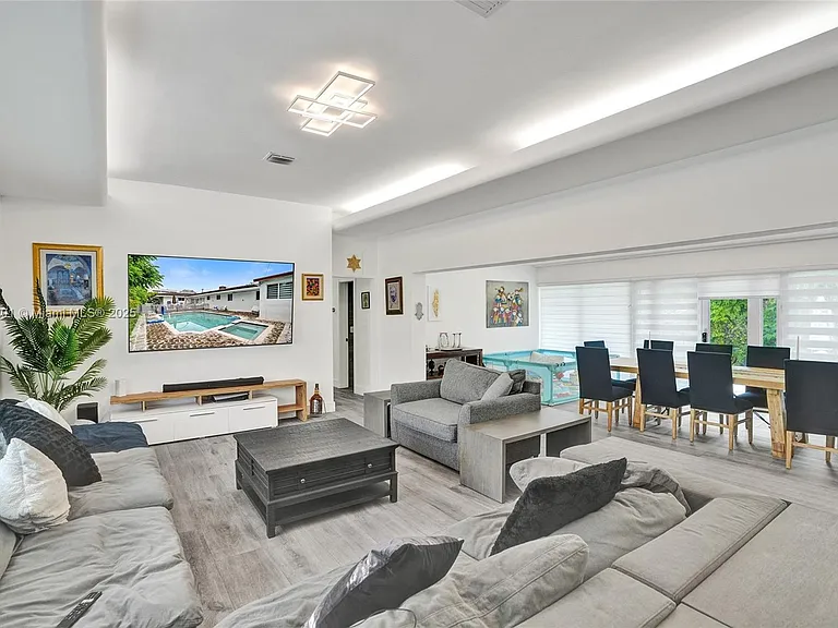 3784 Sheridan Ave — Photo 18