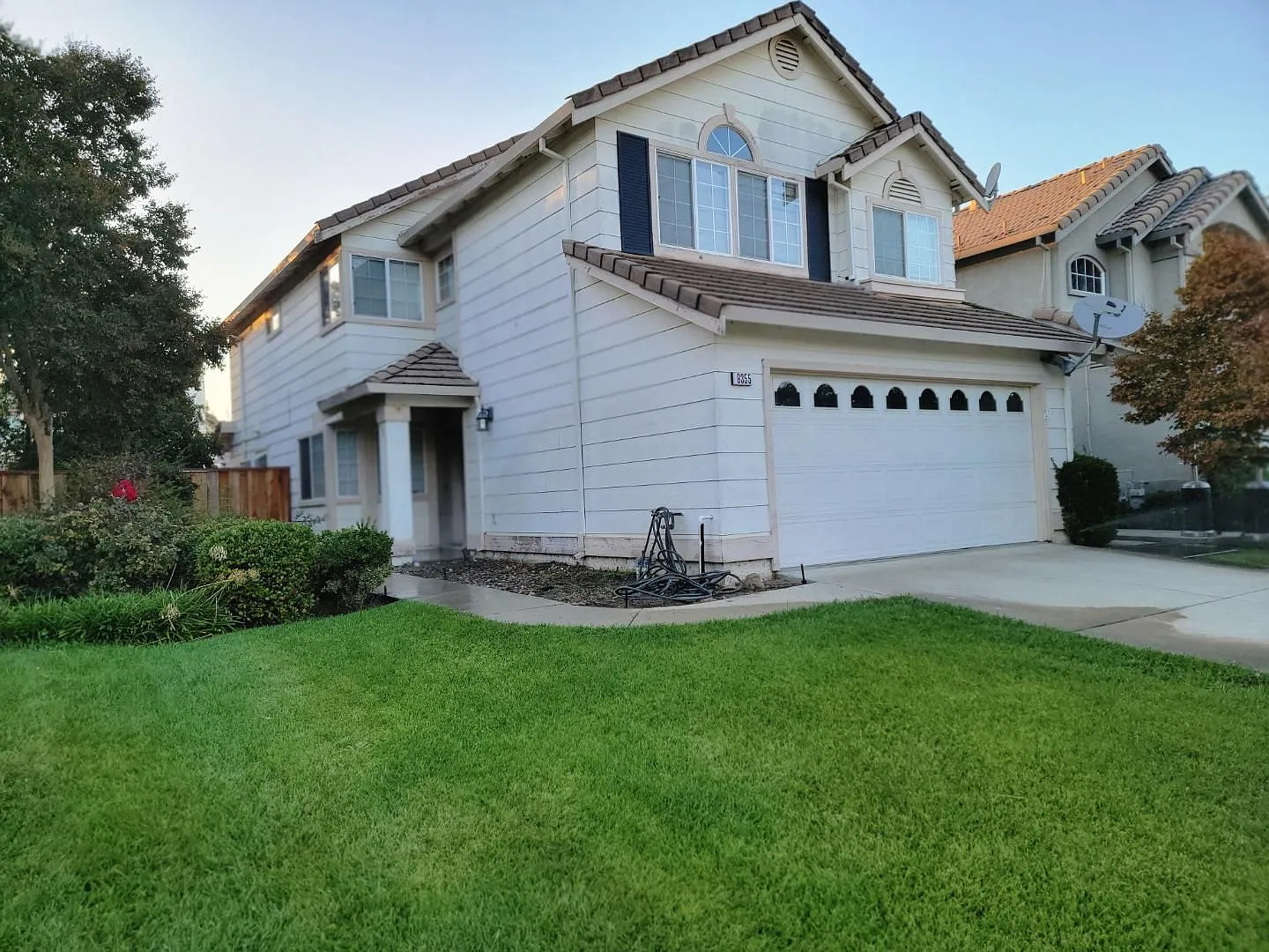 9355 Lariat Dr photo 1