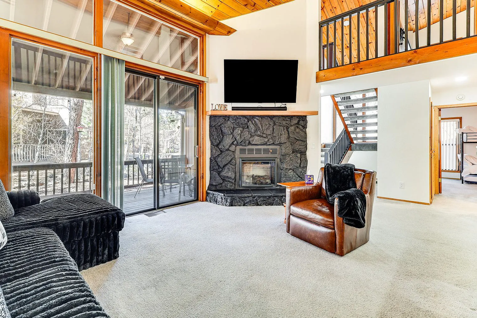 3 bed, 2.0 bath, 2098 sqft, $3,349 — Photo 2