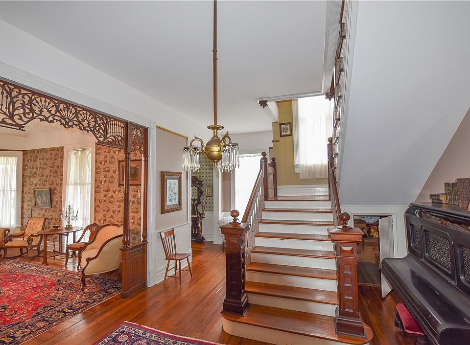 25th image of 507 N Main St