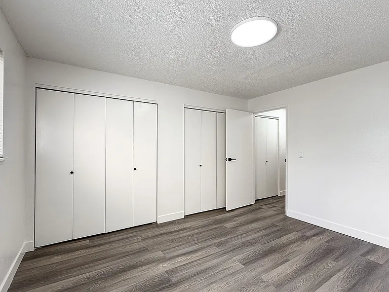 Avalon Court Apartments — Photo 28