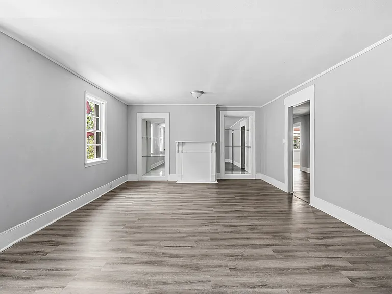925 Elm St — Photo 14