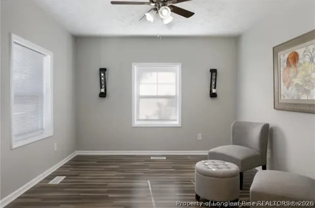 6 bed, 2.0 bath, 2800 sqft, $3,300 — Photo 4