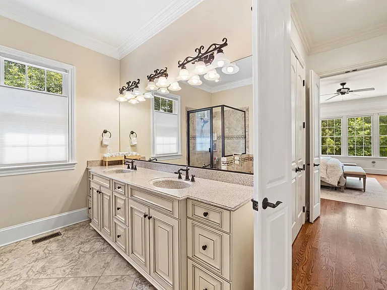 7517 Henson Forest Dr — Photo 15