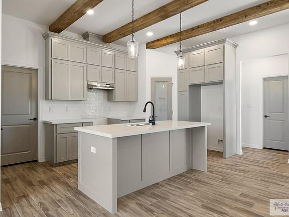 5th image of 404 S Magnolia Hts