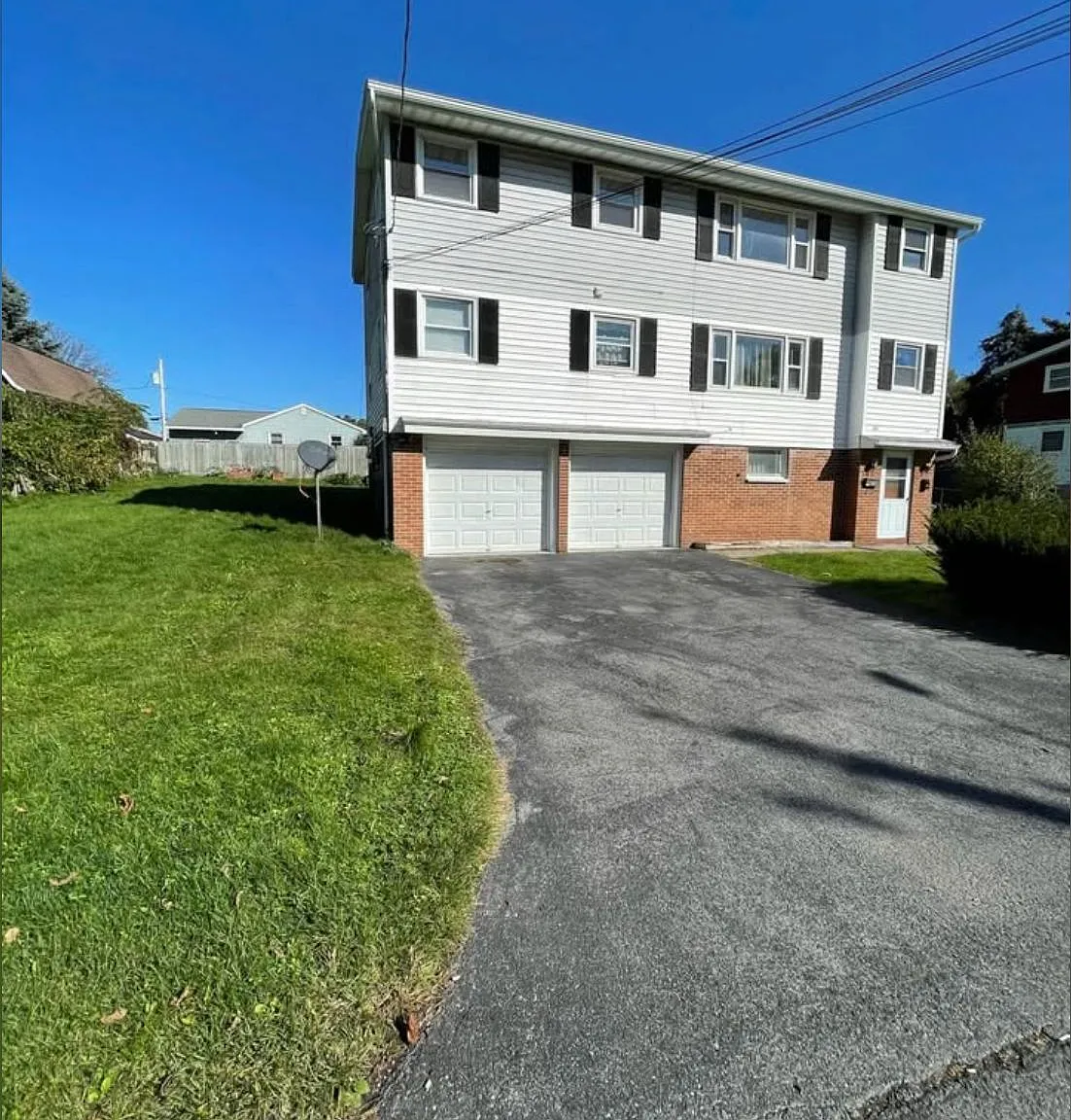 3 bed, 1376 sqft, $1,650 — Photo 1