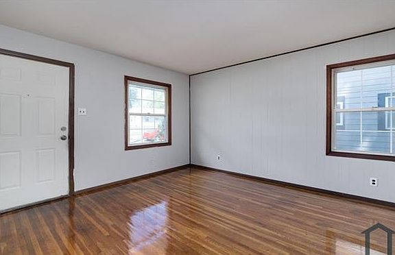 3rd image of 232 Cameron Rd