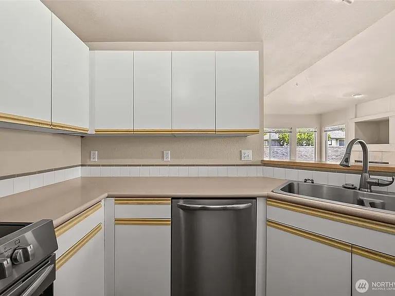 11130 SE 208th St #E201 — Photo 10