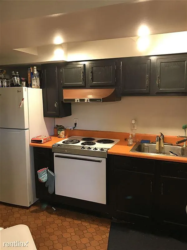 3 bed, $2,050 — Photo 3