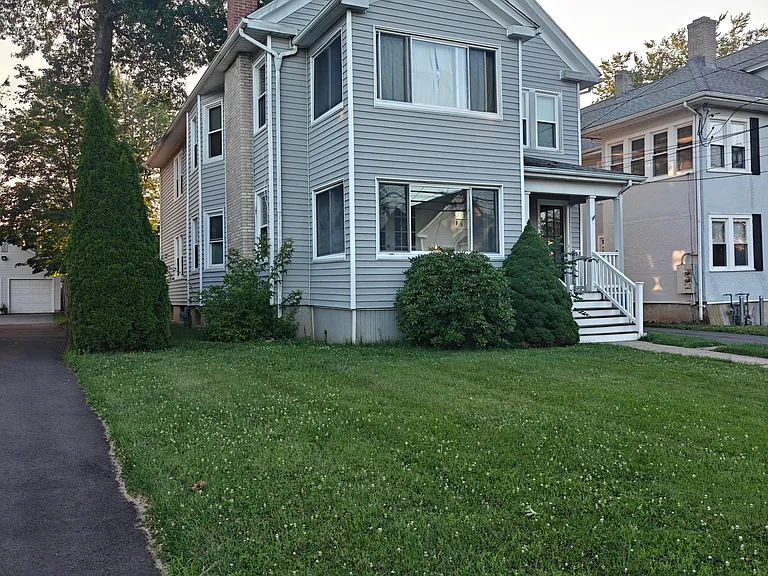 143 Dover Rd — Photo 3