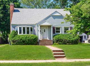 1661 Foxglove Rd, Merrick, NY 11566