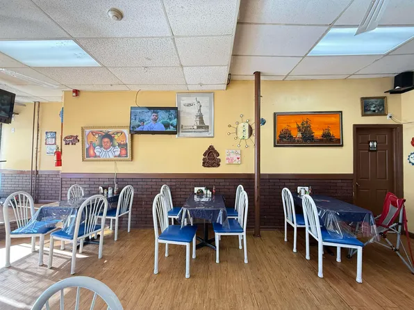 1309 Summit Avenue image 4 of 31