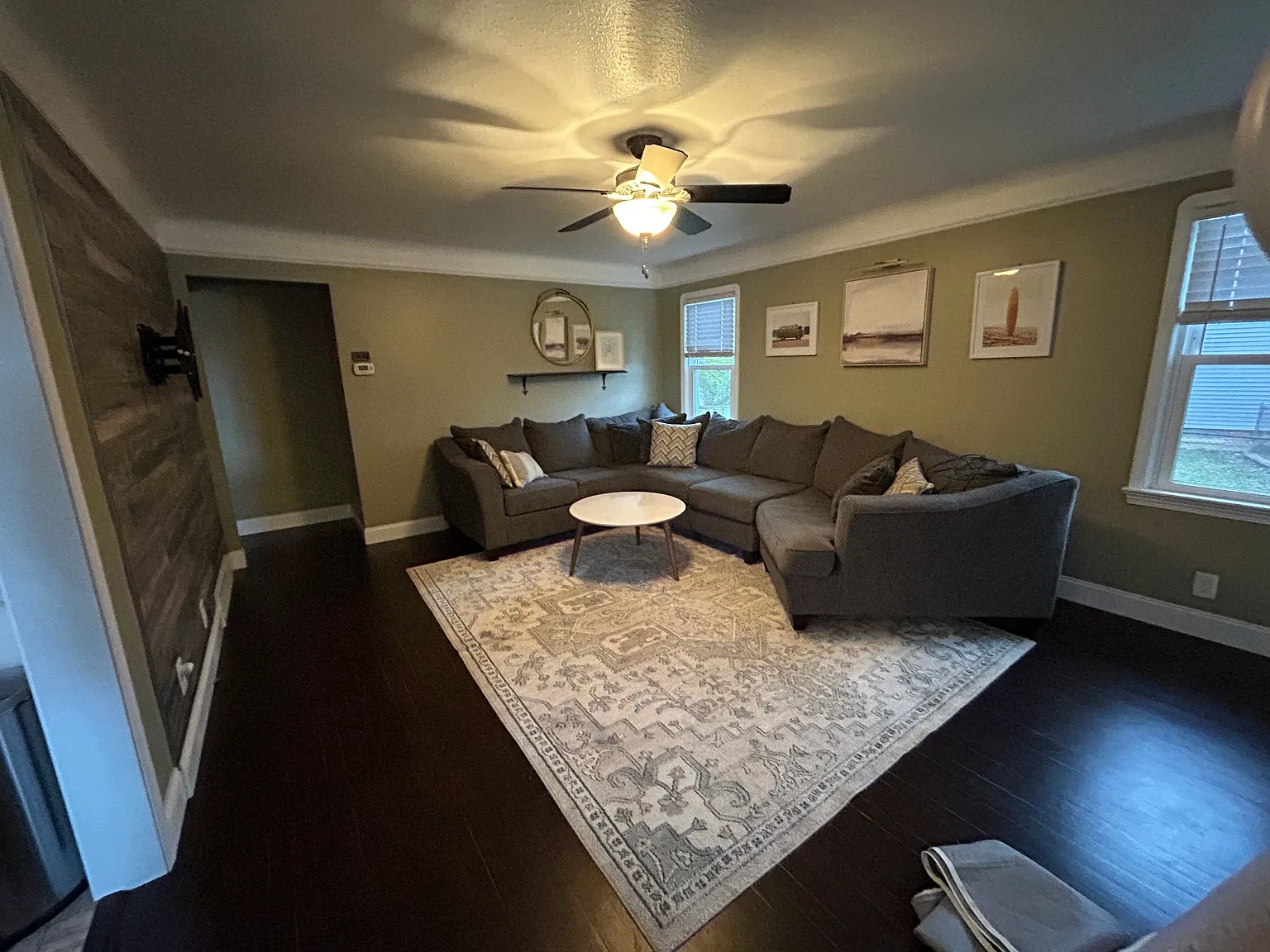 3 bed, 1064 sqft, $2,000 — Photo 2