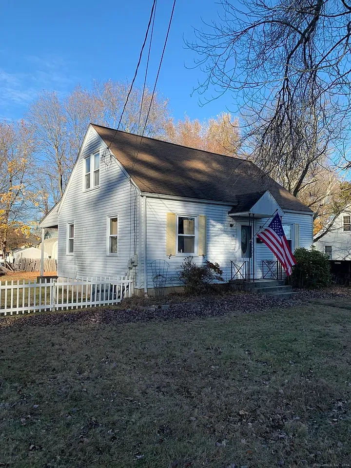 4 bed, 1280 sqft, $2,799 — Photo 1