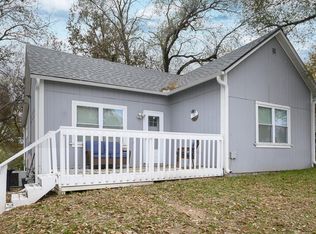 915 Metropolitan Ave, Leavenworth, KS 66048