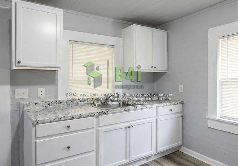 220 E Render St — Photo 6