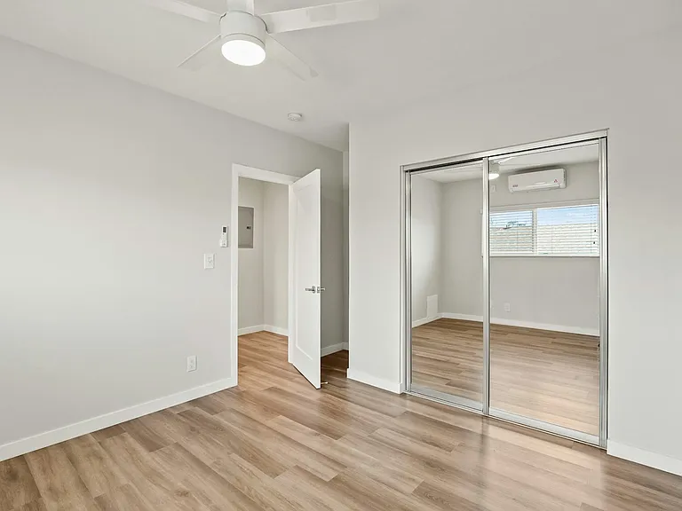 1352 W 36th St #2 — Photo 19