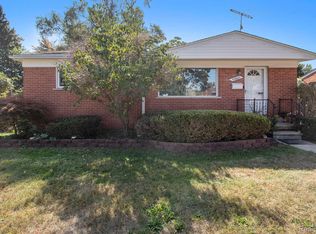32601 Cambridge St, Garden City, MI 48135