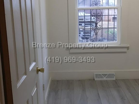 3rd image of 1215 Woodstock Ave