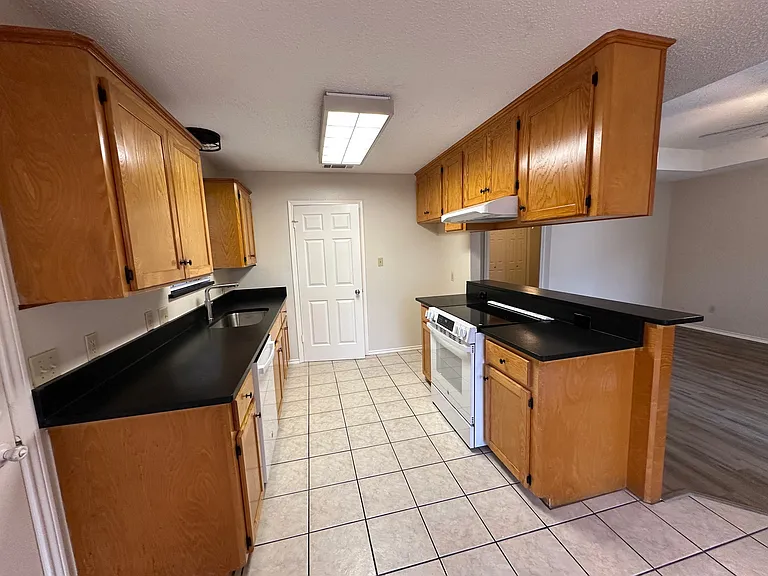 6221 Summerhill Pl — Photo 4