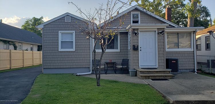 1st image of 27 Saint James Pl