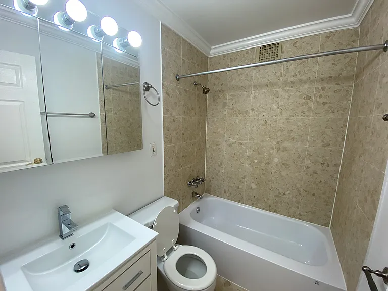 304 W 92nd St #6H — Photo 5