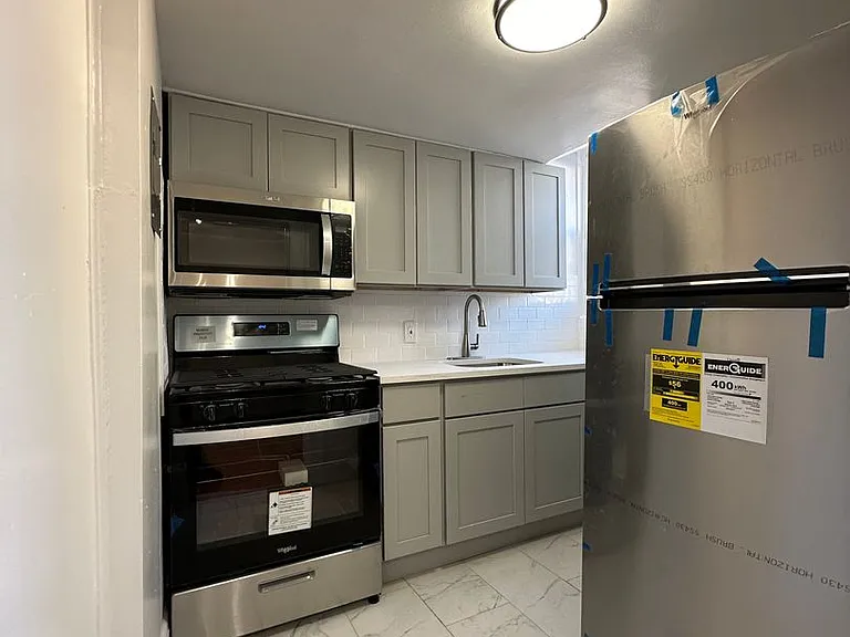 East 9th Apartments — Photo 3