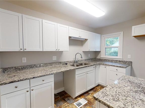 4th image of 693 Mozley Dr SE