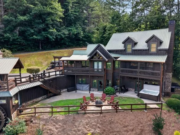 24 Twin Lakes Rd, Blue Ridge, GA 30513
