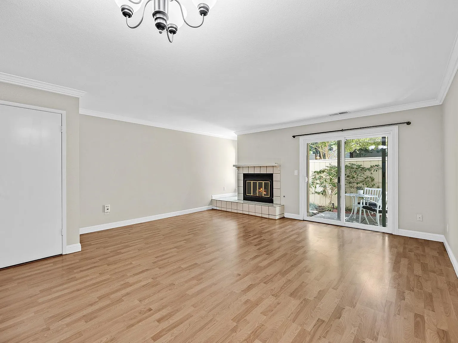2 bed, 2.5 bath, 1190 sqft, $3,350 — Photo 2