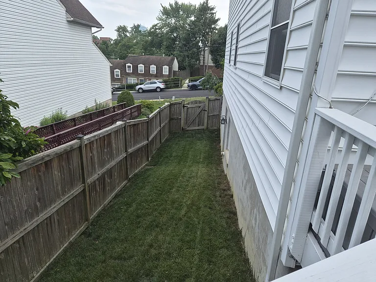 708 Genessee St — Photo 34