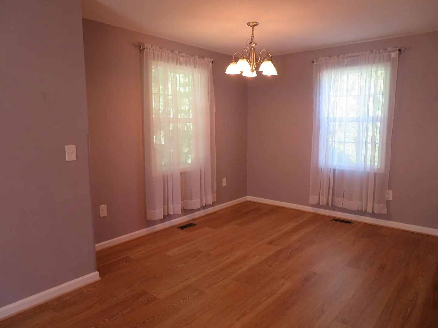 Spacious Home In West Point — Photo 4