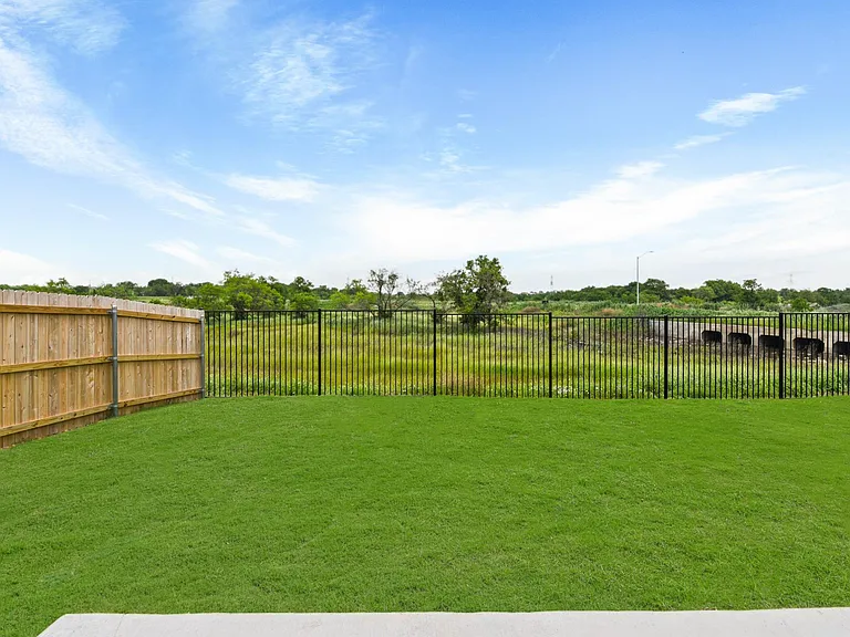 5028 Cervinae Rd — Photo 16