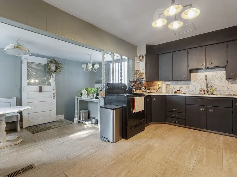 721 N Water Ave — Photo 20