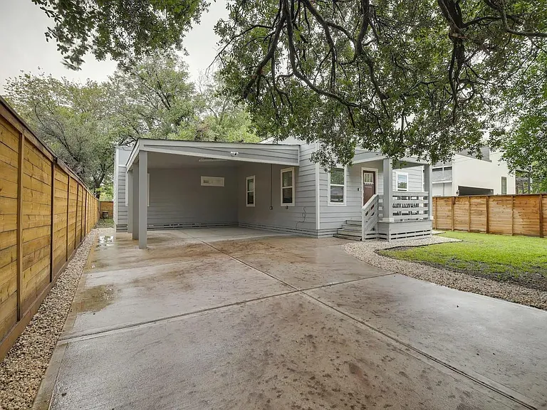 3523 Bain St — Photo 2