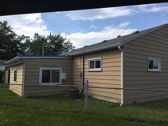 BONUS ROOM ON BACK OF HOUSE