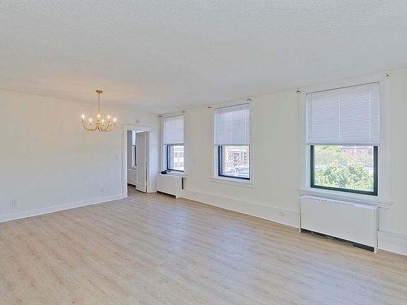 3rd image of 140 Chestnut St APT 404