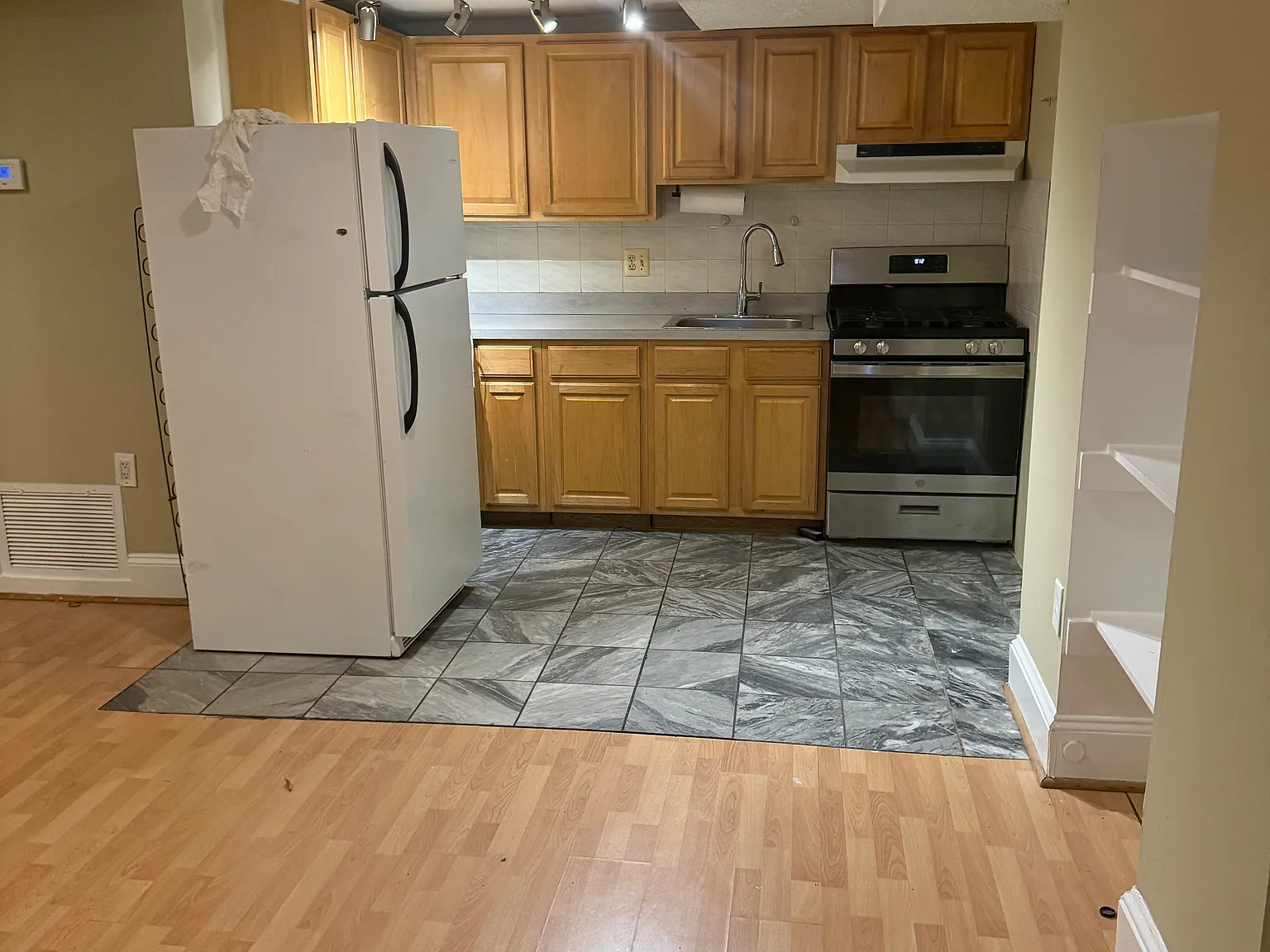 2 bed, 1200 sqft, $2,500 — Photo 2